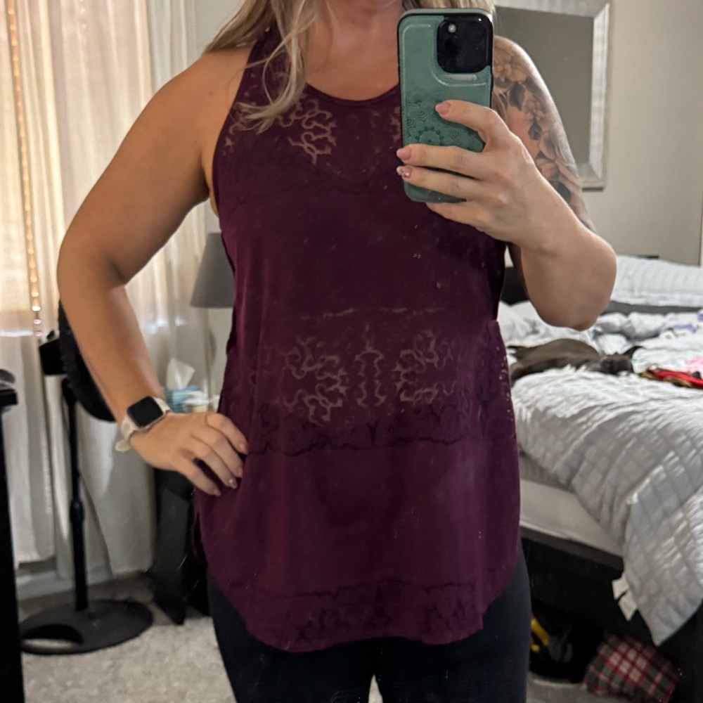 Women's Sleeveless Lace Top - maroon